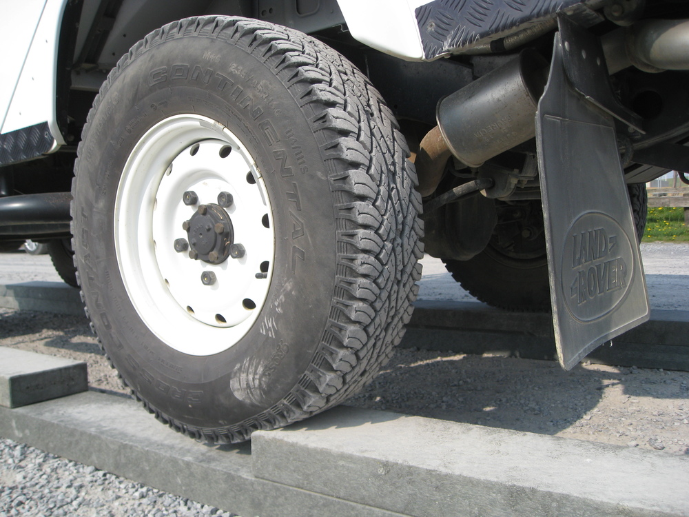 Strenge Regeln: Der Reifen darf den Boden in der Lücke nicht berühren