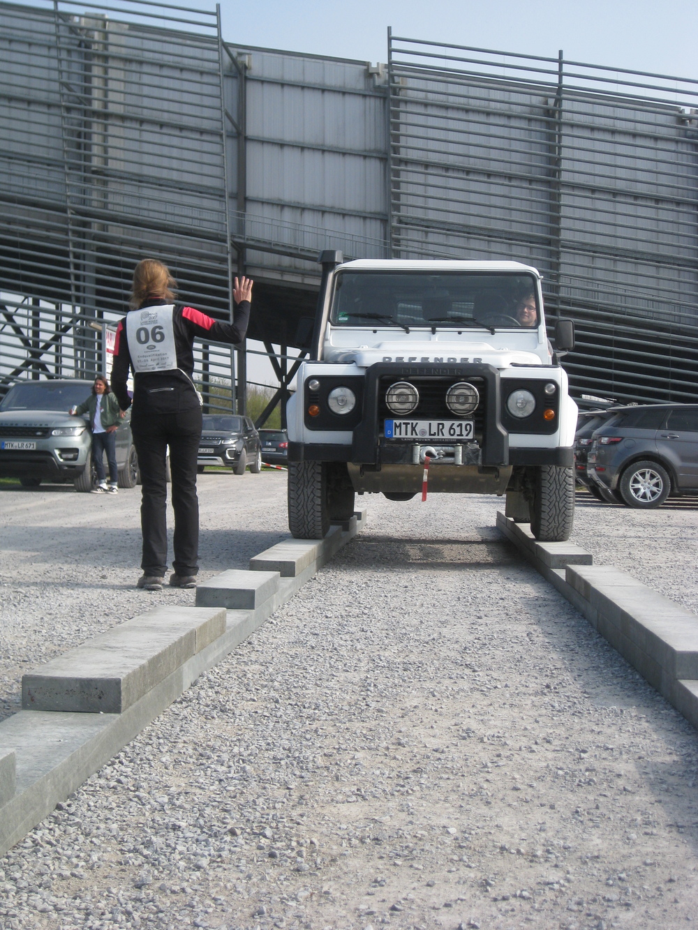 Teamwork mit dem Land Rover Defender